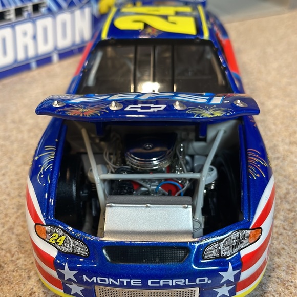 Jeff Gordon # 24 Du Pont /Pepsi/Daytona 2002 Monte Carlo 1:24.Scale Stock Car - Picture 13 of 16